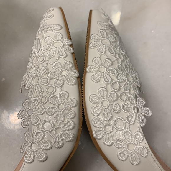 White Closed/Pointed Toe Bridal/Evening Shoes | Brand New Never Worn | S… - Picture 9 of 12